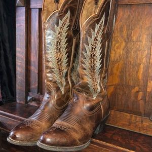 ARIAT WOMEN DISTRESSED BOOTS